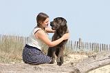 ADULTE ET CHIEN 584